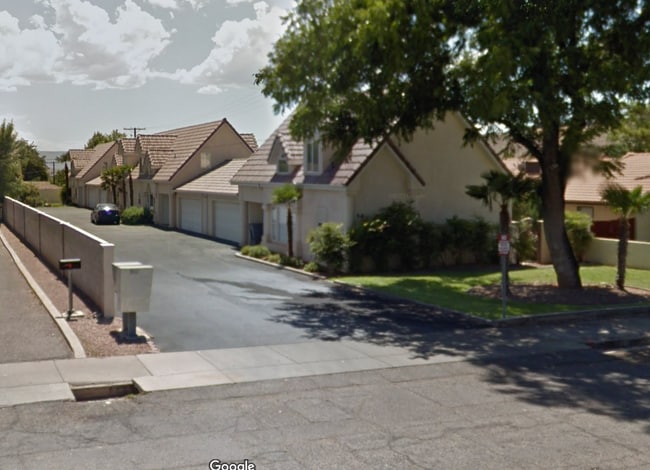 Building Photo - Cozy 1-Bedroom Retreat in the Heart of Saint George Unit 7