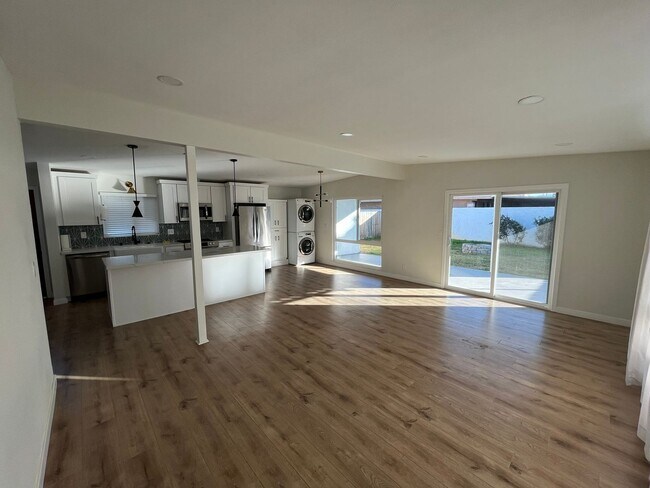 Photo - Valley Village Unidad House