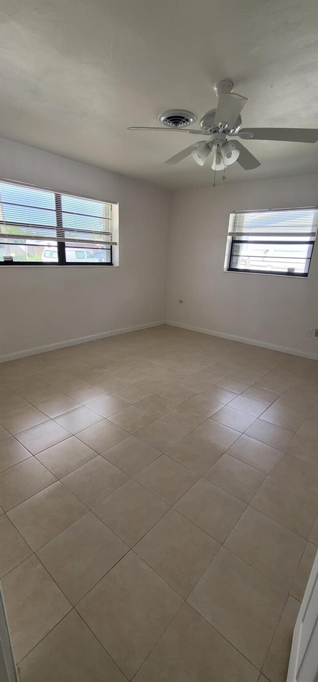 Photo - 4460 NW 4th St