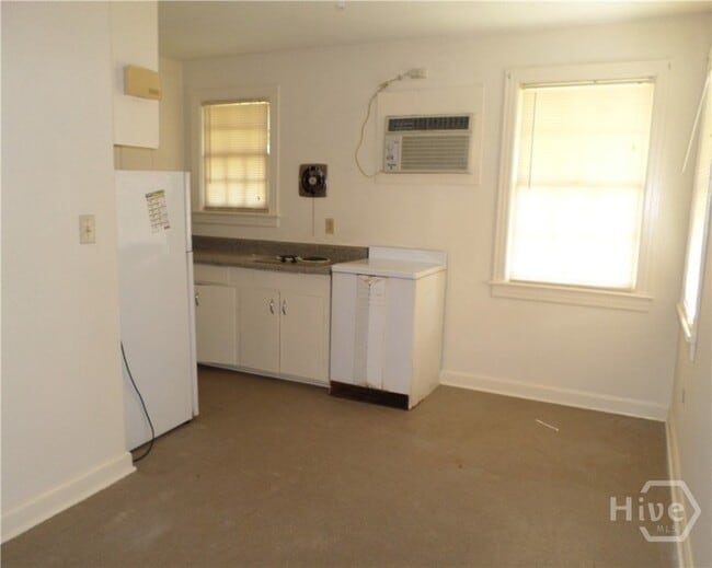 Photo - 2302 E 40th St