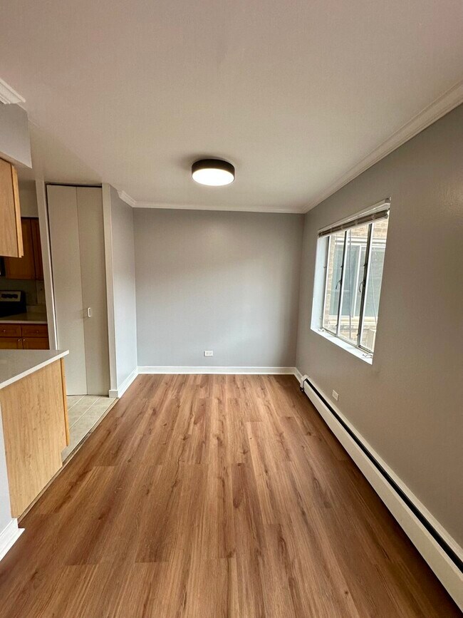 Photo - 7120 N Sheridan Rd