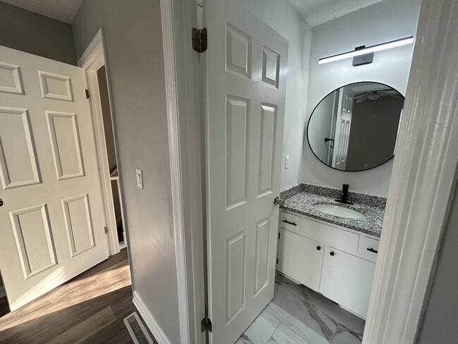 Photo - 940 Glenn St