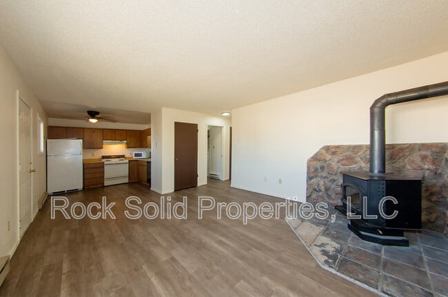 Photo - 1833 Edgewater Ave