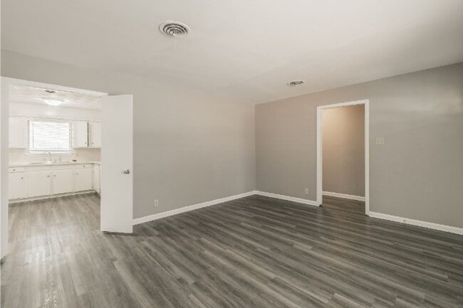 Photo - 7513 Maple Dr