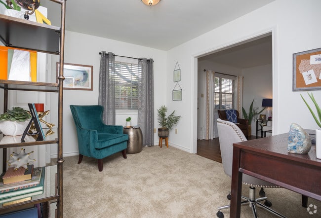 2BR, 2BA - 1,150 SF