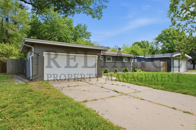 Photo - 730 N Chipper Ln