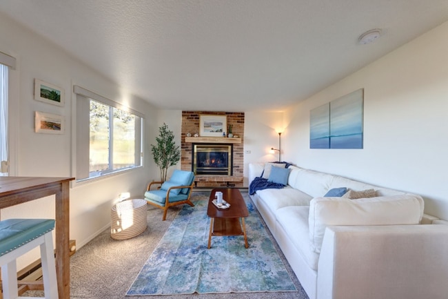 Photo - 2549 Mason St