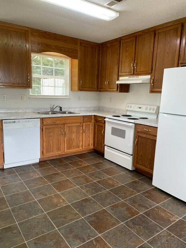 2740-2746 Blue Springs Rd SE