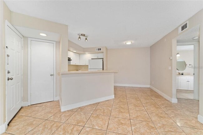 Photo - 4606 Commander Dr Unidad 1114