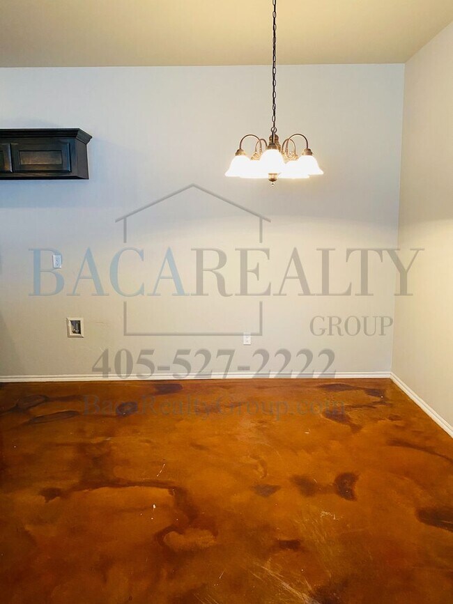 Photo - 3br 2ba duplex with 2 car garage!