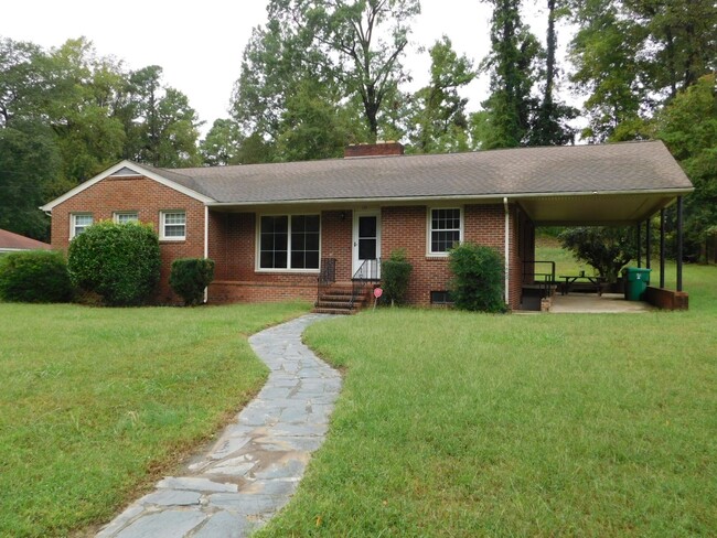 Brick Ranch in Colonial Heights - Brick Ranch in Colonial Heights Apartment