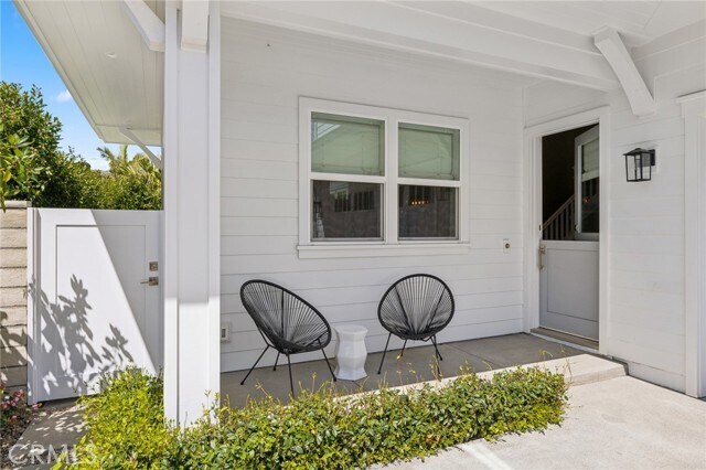 Photo - 326 E 16th St