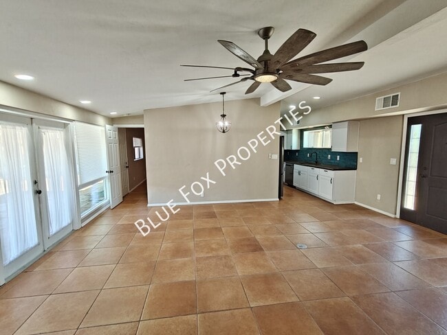Photo - 5449 E Holmes St