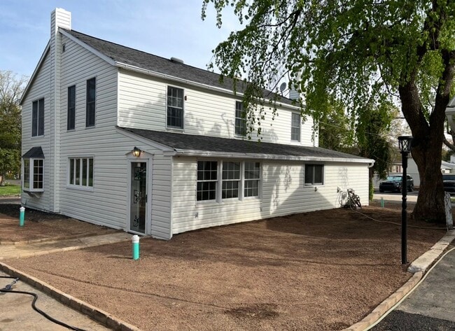 Photo - Beautiful Landale 4 Bedroom Single with 2 car garage for rent $3,650/month