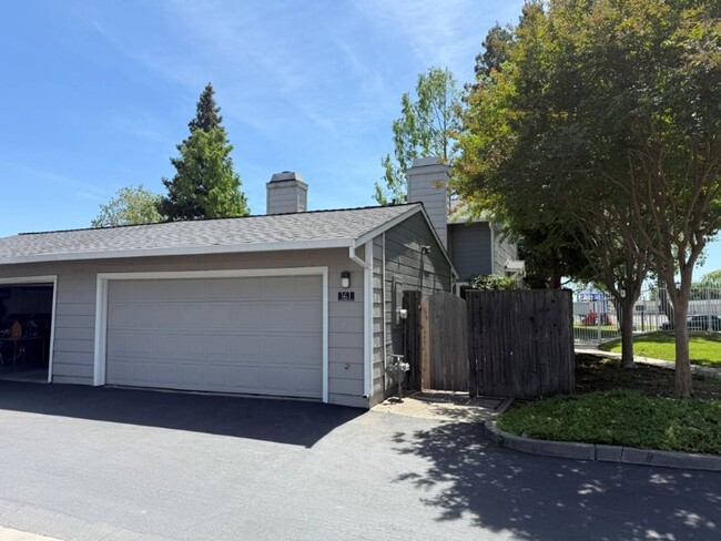 Modern 3 Bedroom Condo w/ Garage Vacaville... - Modern 3 Bedroom Condo w/ Garage Vacaville...