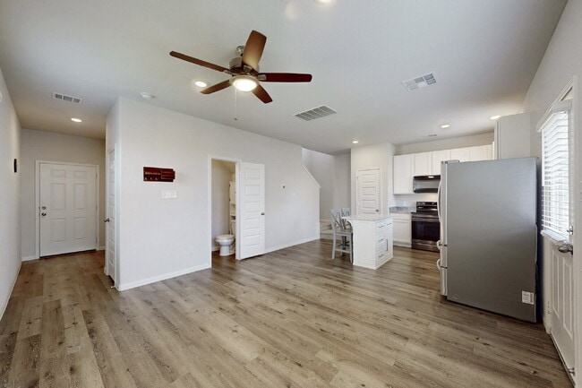 Photo - 2-Bedroom 2.5-Bath, 2 car garage, modern home