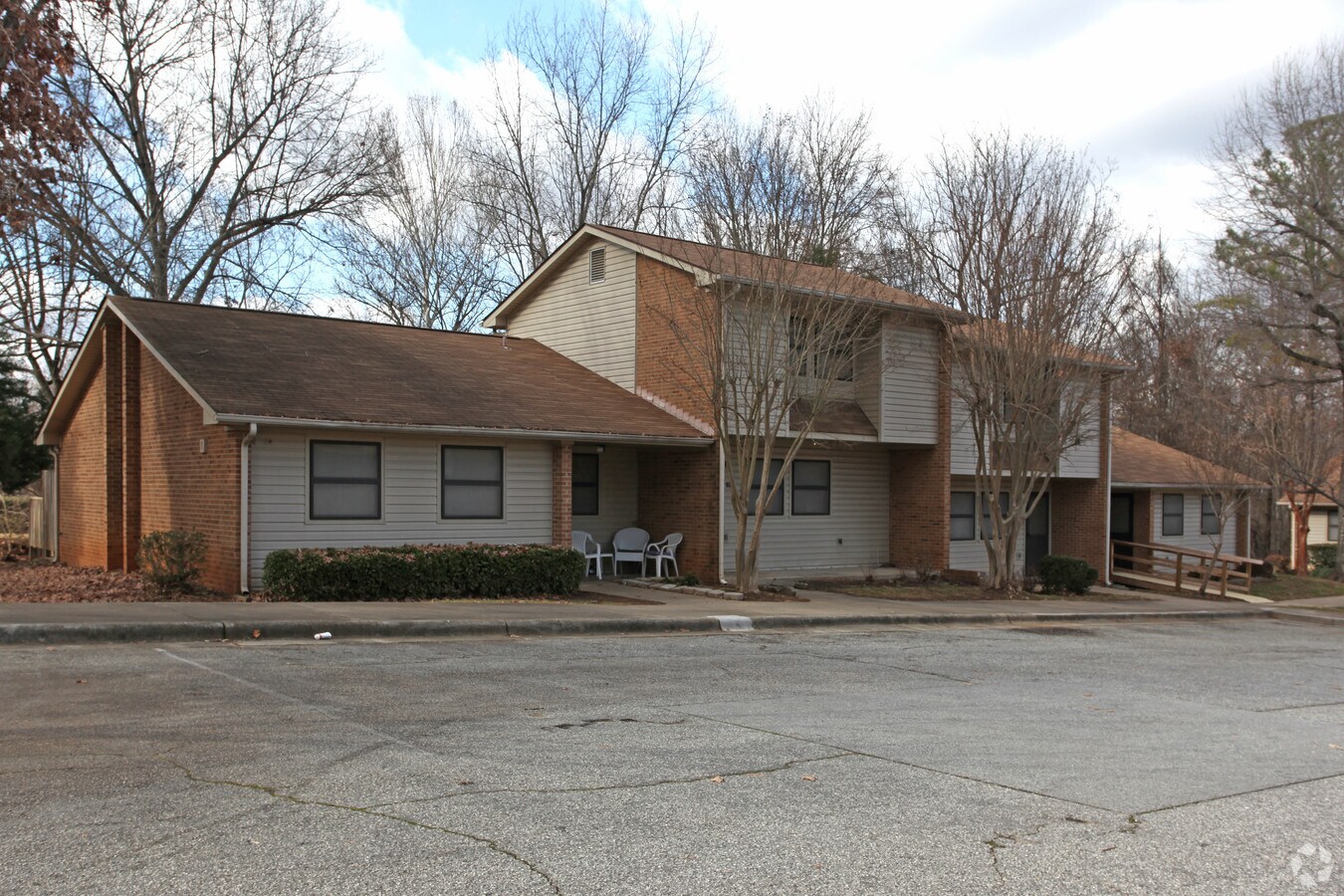 Photo - Lakespring Apartments