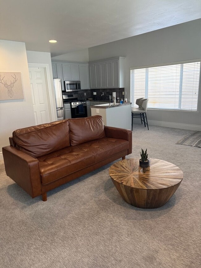 ISTREET2126 - ISTREET2126 Apartment Unit #2