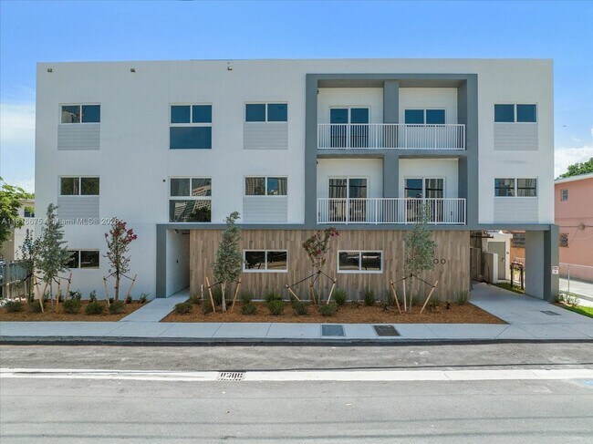 Photo - 420 SW 7th Ave Condo