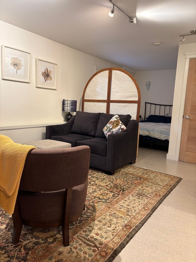 Photo - 1940 William St Unit Ground floor