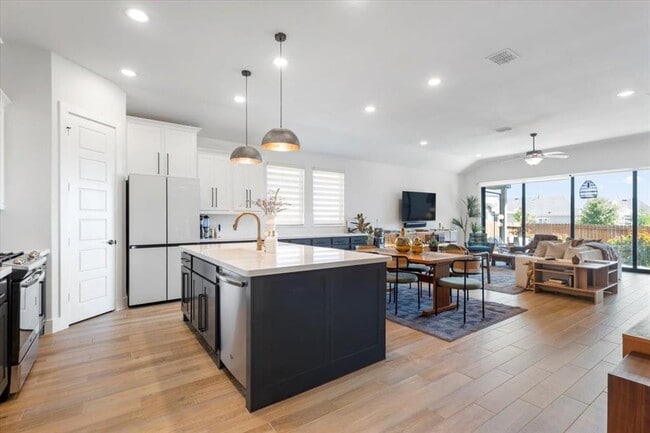 Photo - 7905 Catbird Ln