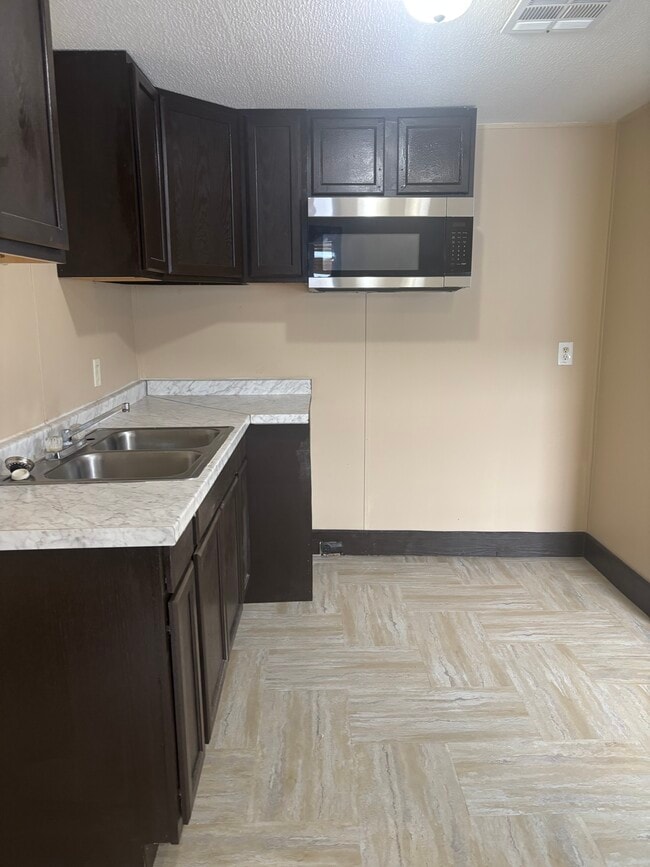 Building Photo - Lot 2