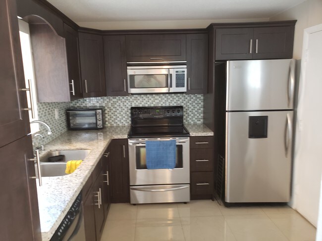 Broward County Fl Apartments For Com Photo 408 Nw 68th Ave Unit 212