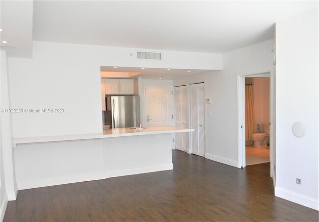 Photo - 2000 N Bayshore Dr Unidad 708