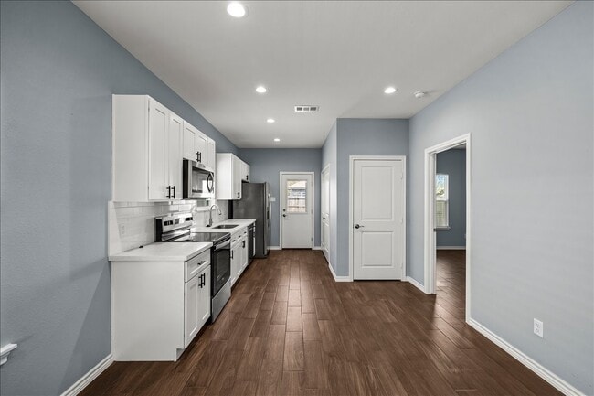 Photo - 6105 Avenue L