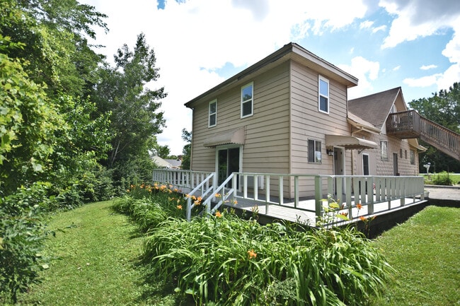 Building Photo - 6N582 Illinois St Rental