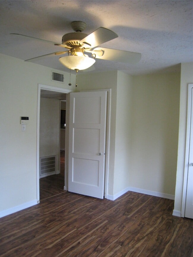 Photo - 4337 Effie St