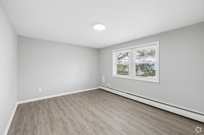 2BR, 1BA - 650SF - Primary Bedroom