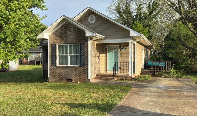 Building Photo - 106 Attu St