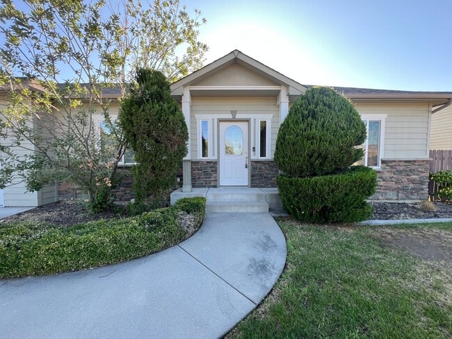 Photo - Great location with lots of amenities! 4 b...