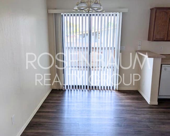Photo - Charming 2-bedrooms, 2-baths duplex locate...
