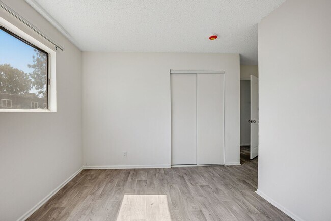 Windsor Arms Apartments