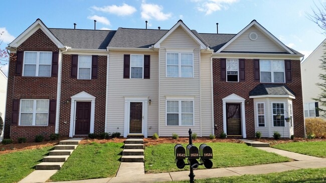 Building Photo - 3 bedroom townhouse in Oakhurst