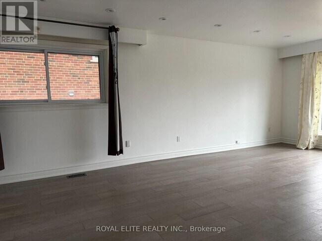 Photo - 20 Shrewsbury Square