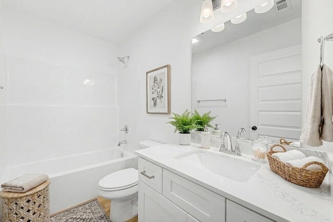 Photo - 3 Bed, 2 Bath Home!!