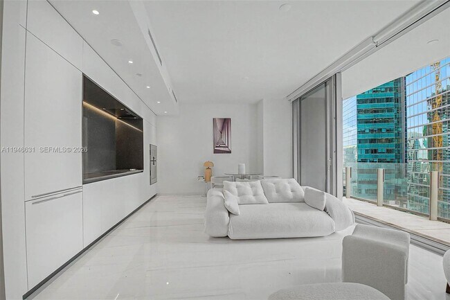 Building Photo - 300 Biscayne Blvd Way Unit 2808