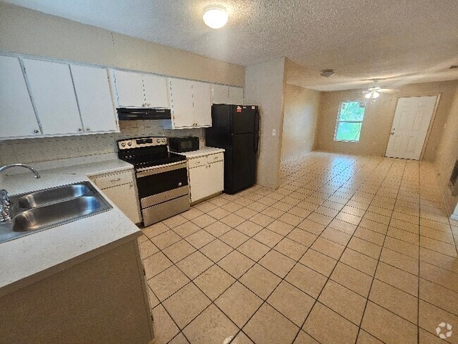 Building Photo - 1479 N Melrose Dr Rental
