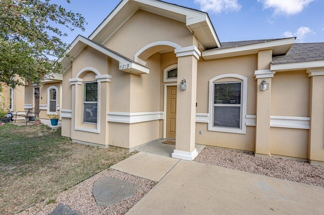 Photo - 5819 St Sylvia Loop