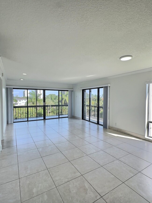Photo - 3050 Presidential Way Unit 407