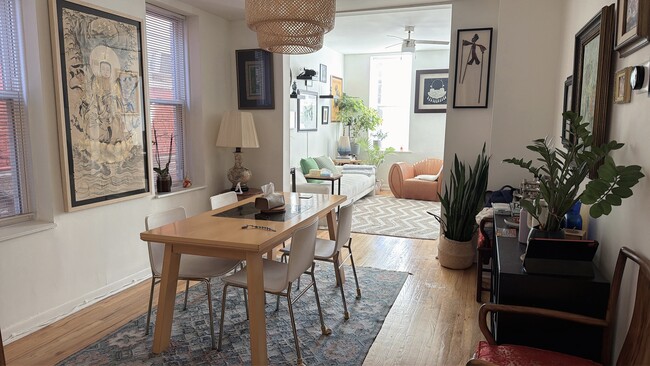 Building Photo - 1032 W 31st Pl Unit 1