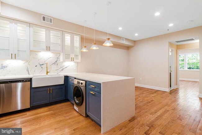 Photo - 1609 17th St SE Unit 202