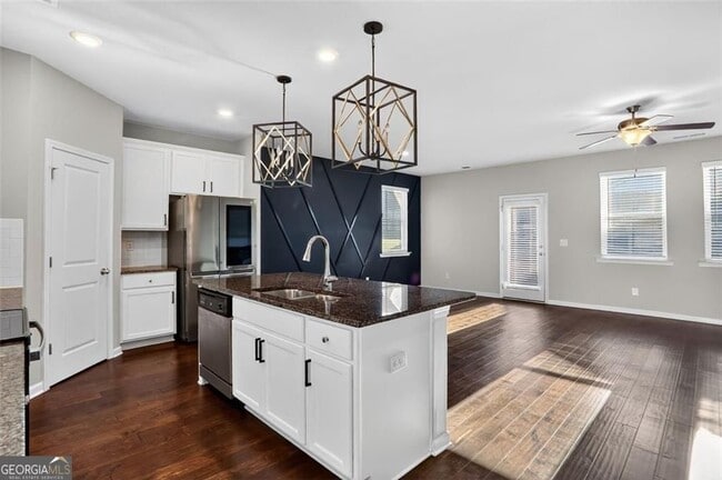 Photo - 1553 Spring Hollow Way