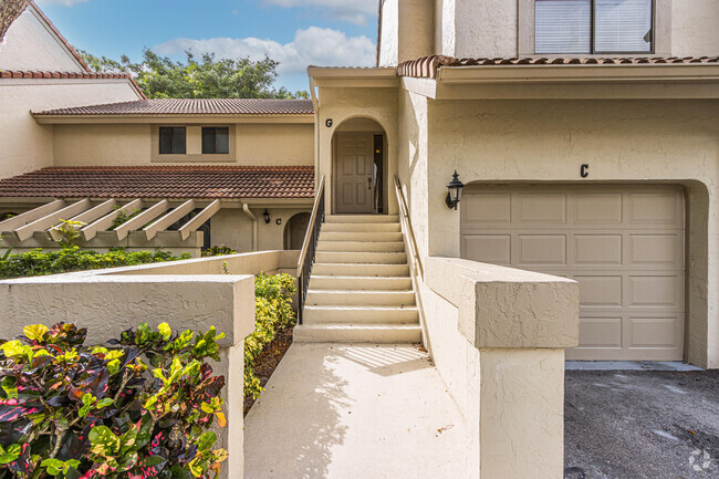 Building Photo - 5740 Coach House Cir Unit G