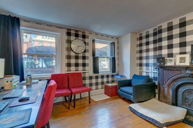 Building Photo - 40 Trumbull St Unit Garden