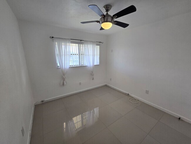 Photo - 2-Bed, 2-Bath Miami Condo in HOA Community – Pool, Laundry On-Site