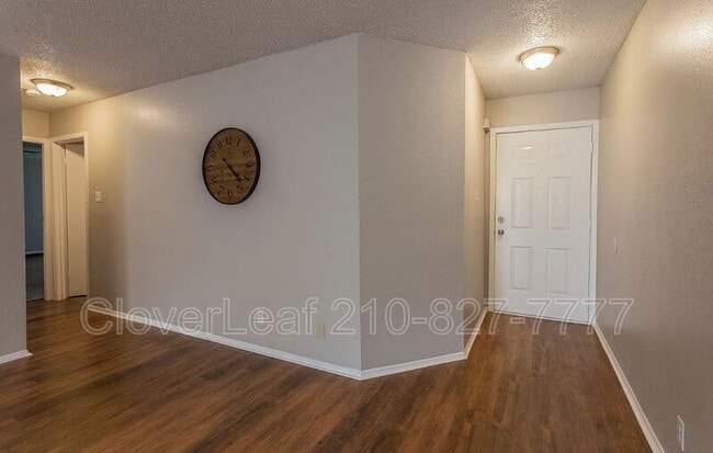 Photo - 4961 Champlain Dr